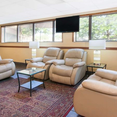 Days Inn & Suites By Wyndham Madison Heights Mi Exteriör bild