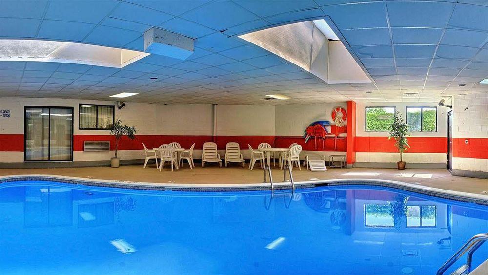 Days Inn & Suites By Wyndham Madison Heights Mi Exteriör bild