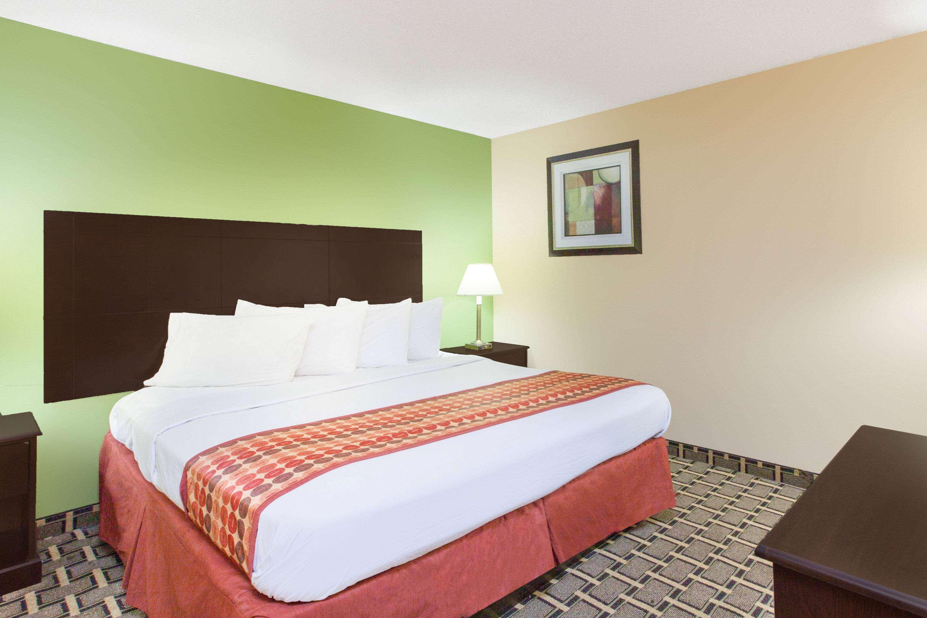 Days Inn & Suites By Wyndham Madison Heights Mi Exteriör bild