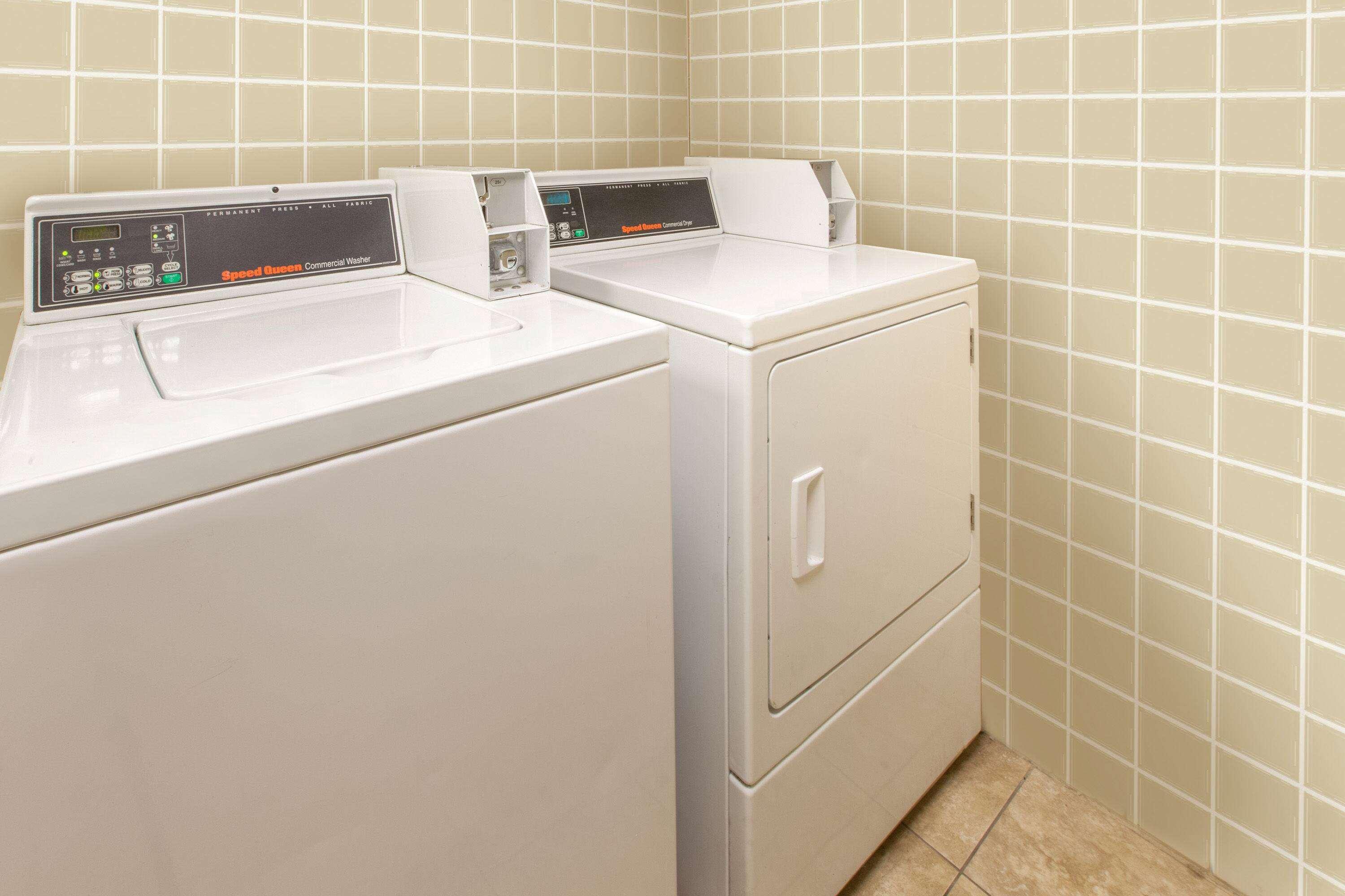 Days Inn & Suites By Wyndham Madison Heights Mi Exteriör bild