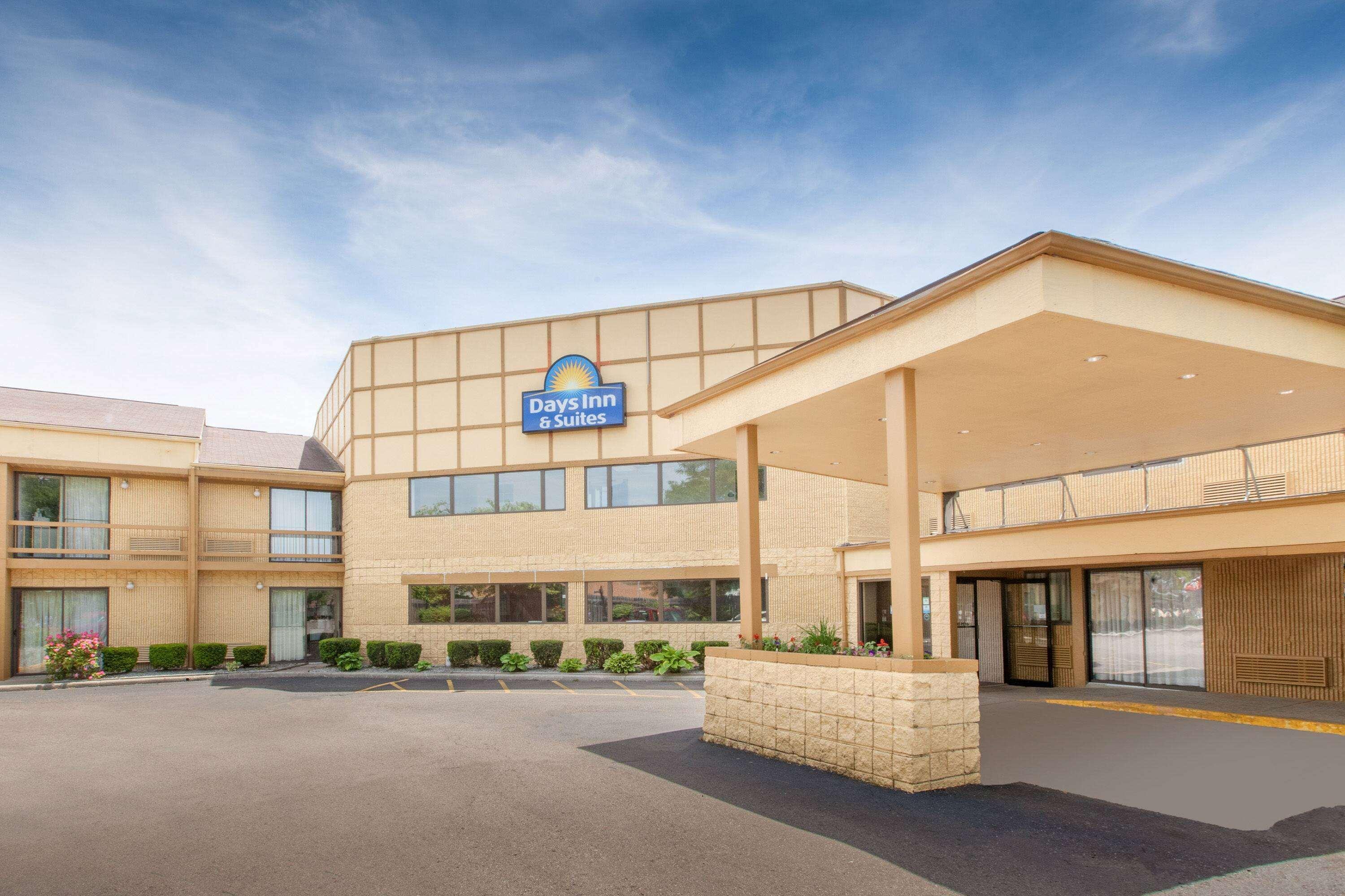 Days Inn & Suites By Wyndham Madison Heights Mi Exteriör bild