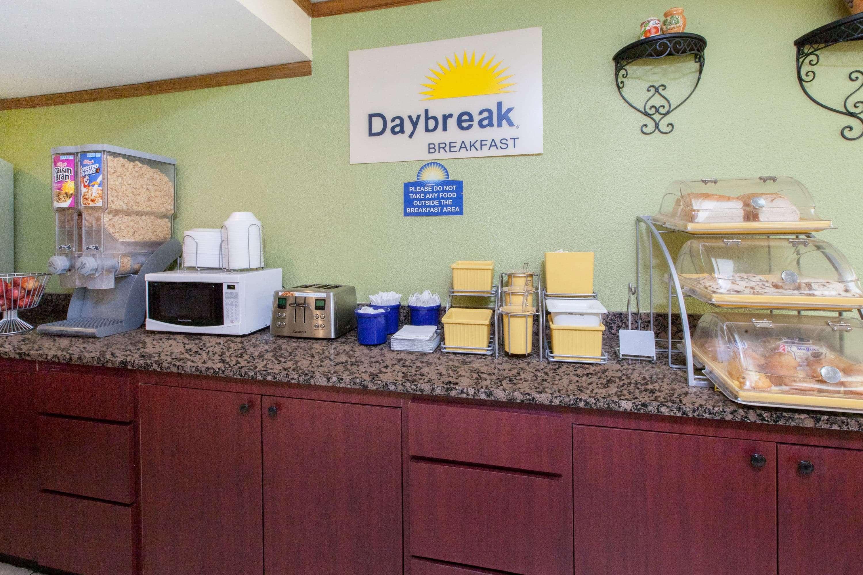 Days Inn & Suites By Wyndham Madison Heights Mi Exteriör bild