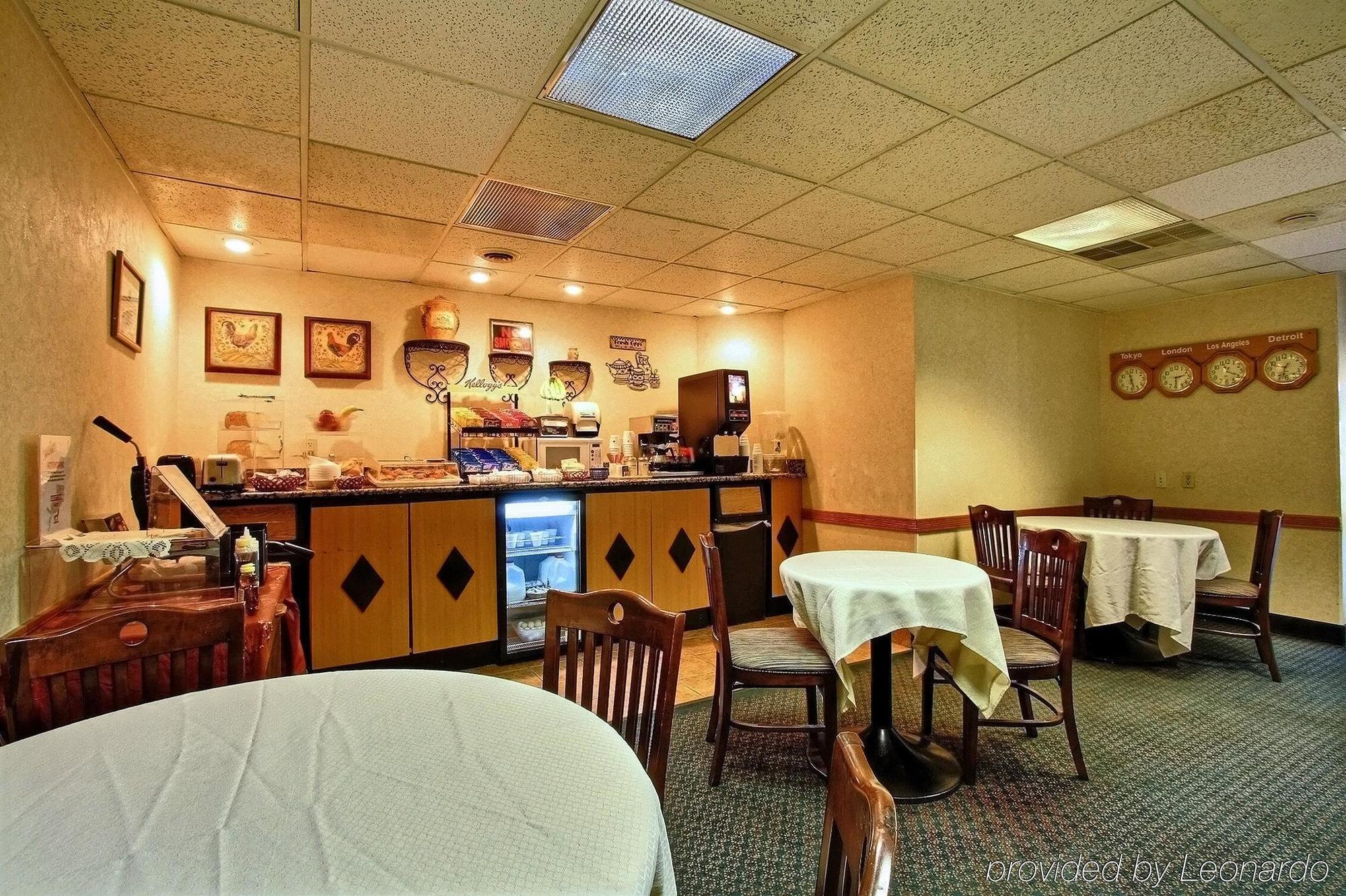 Days Inn & Suites By Wyndham Madison Heights Mi Restaurang bild