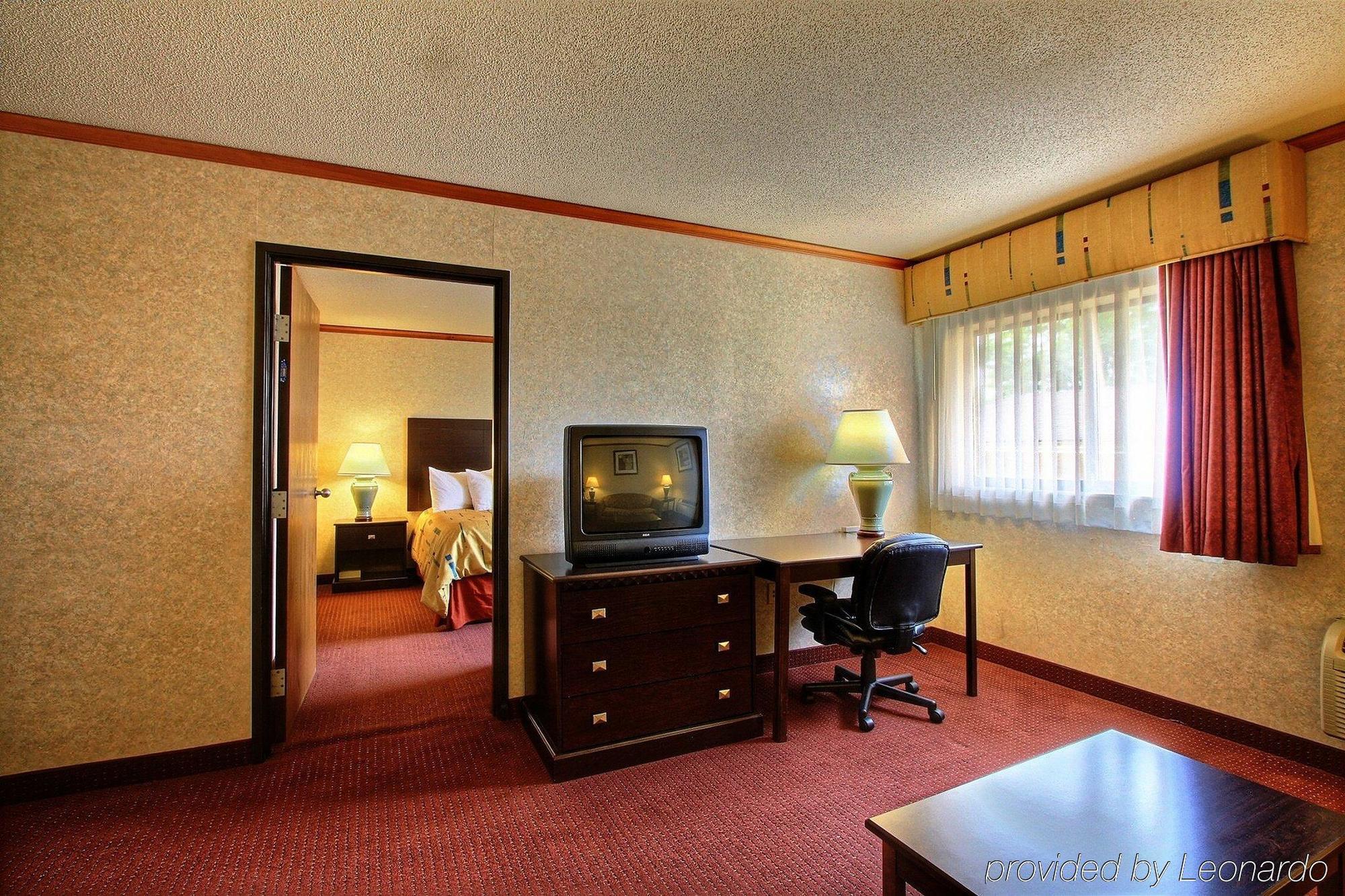 Days Inn & Suites By Wyndham Madison Heights Mi Rum bild