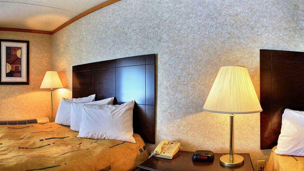 Days Inn & Suites By Wyndham Madison Heights Mi Exteriör bild