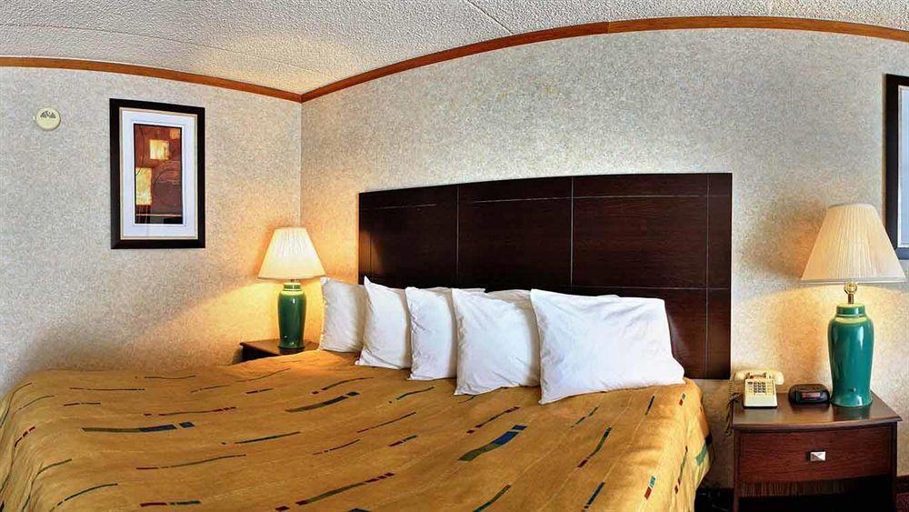 Days Inn & Suites By Wyndham Madison Heights Mi Exteriör bild