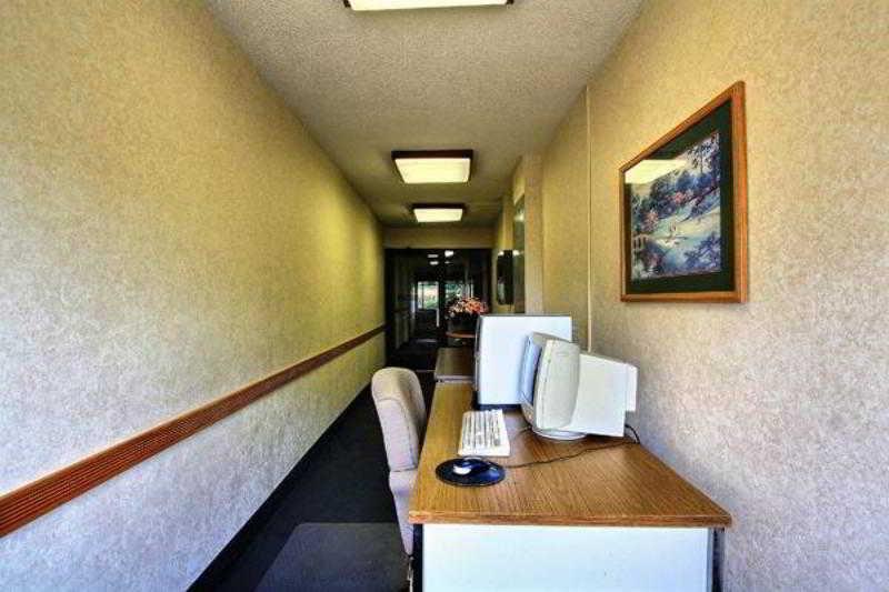 Days Inn & Suites By Wyndham Madison Heights Mi Exteriör bild