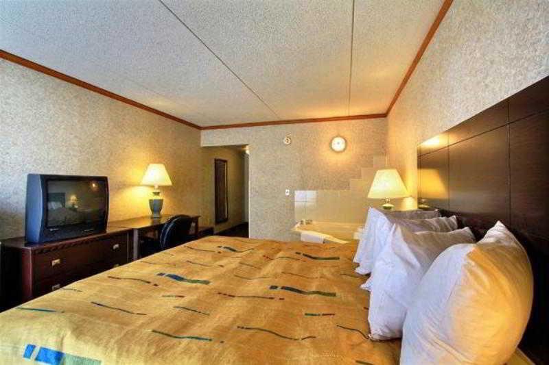 Days Inn & Suites By Wyndham Madison Heights Mi Exteriör bild