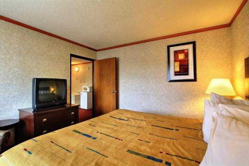 Days Inn & Suites By Wyndham Madison Heights Mi Exteriör bild
