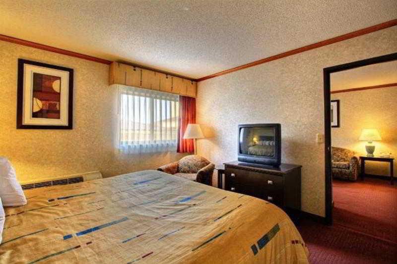 Days Inn & Suites By Wyndham Madison Heights Mi Exteriör bild