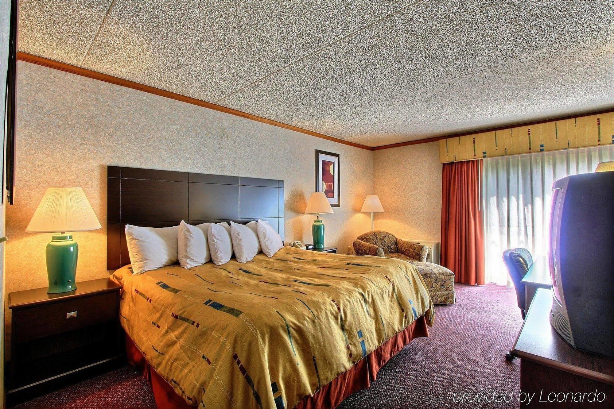 Days Inn & Suites By Wyndham Madison Heights Mi Exteriör bild