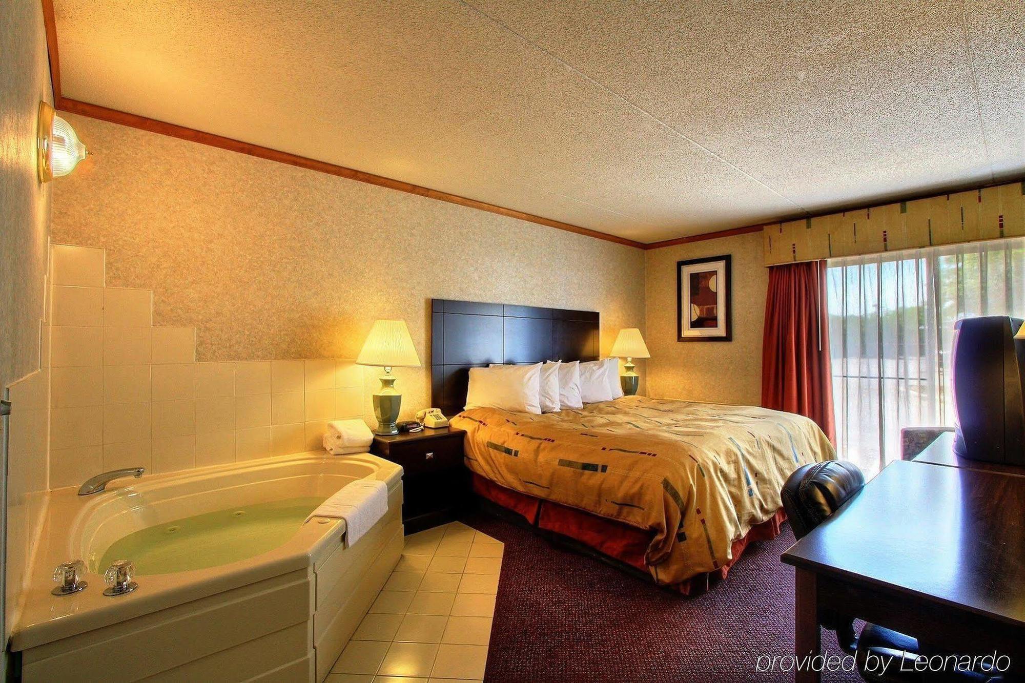 Days Inn & Suites By Wyndham Madison Heights Mi Exteriör bild