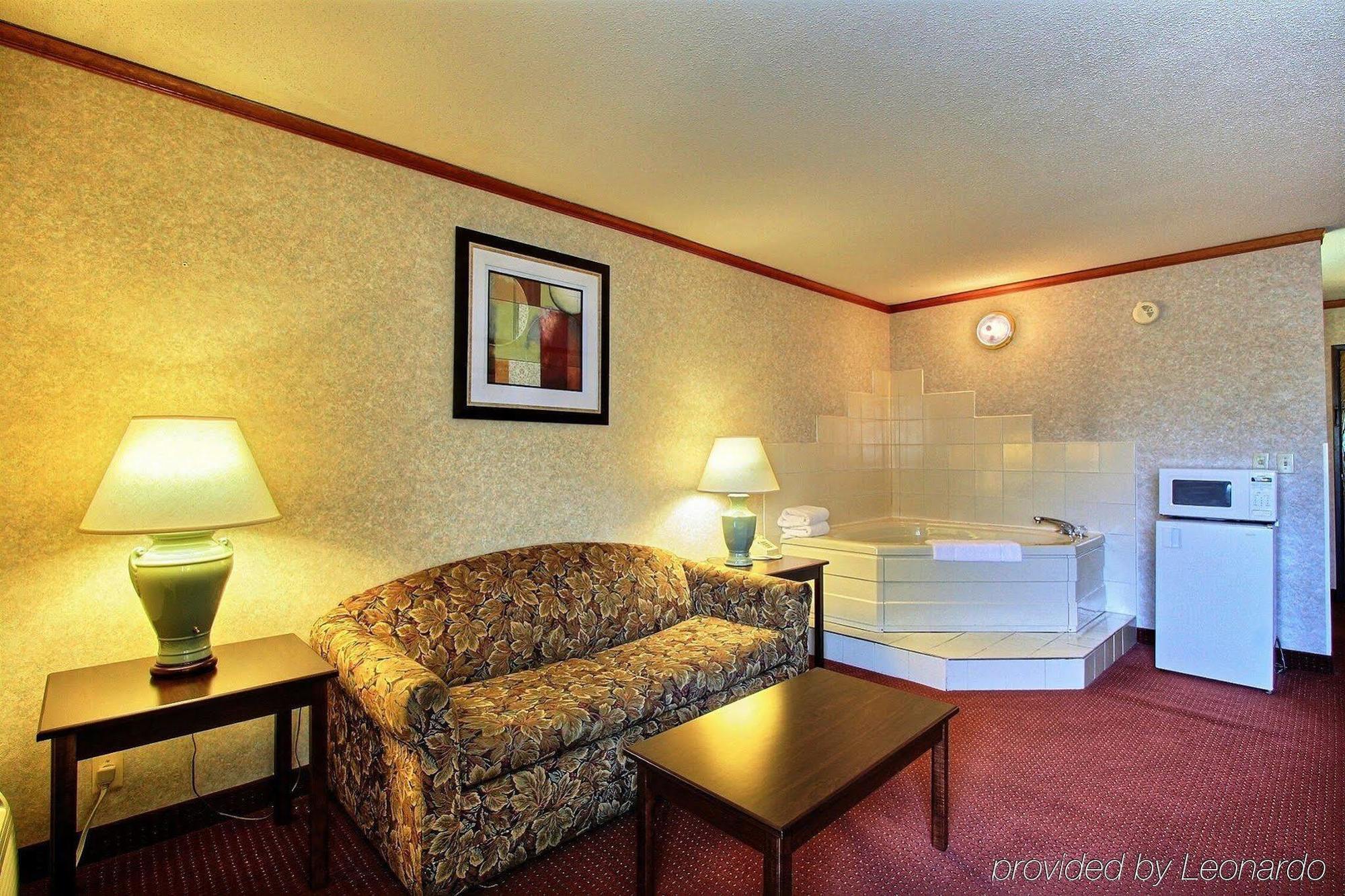 Days Inn & Suites By Wyndham Madison Heights Mi Exteriör bild